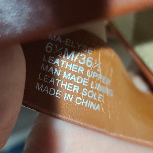 BCBG MaxAzria heel - Picture 7 of 7